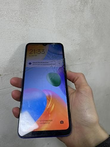 redmi s10: Xiaomi Redmi 10c tək üzündə çat var belə işləməyində prablem yoxdu — 1