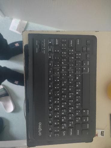 tecili satilan telefonlar: Planşet + klaviatura dəsti - Ekran: təxminən 10 düym, geniş çərçivəli — 3