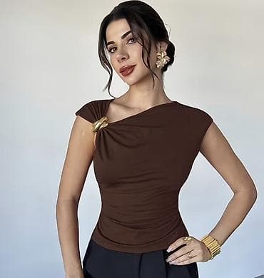 qizilar: Qadın bluz – şokolad-qəhvəyi rəngdə, asimmetrik kəsim - Model — 1