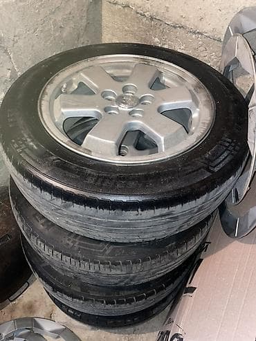 Diskler yaxsi veziyyetdedir, kalpaklarida var,tekerler normaldi,R16