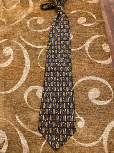 Sviterlər: Qalstuk
4 ədədi 10 azn
Ya bura yada vatsapa yazın — 4