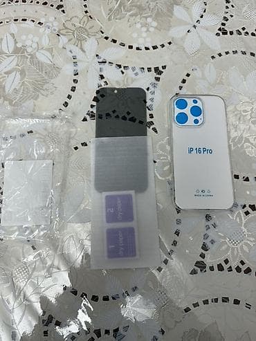 IP 16 Pro üçün qoruyucu ekran şüşesi qara yannan görünmeyen sade