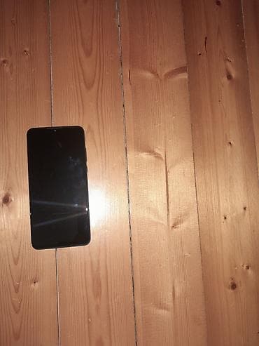 Telefon Huaweı,əkranda cızıq yoxdu,tam idealdıəkran gopub aşaqı yeri