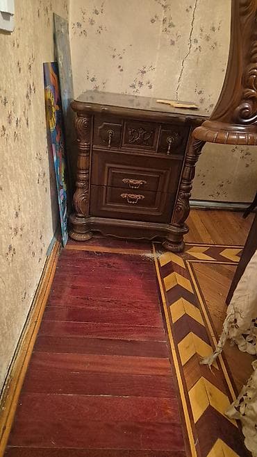 kiçik dolab: Klassik üslublu yataq otağı mebel dəsti Tərkibi: - 6 qapılı iri — 4