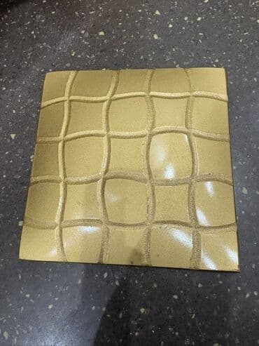 matrel: Qızılı dekorativ kvadrat boşqab 4 böyük. 4 balaca. - Material: şüşə — 4