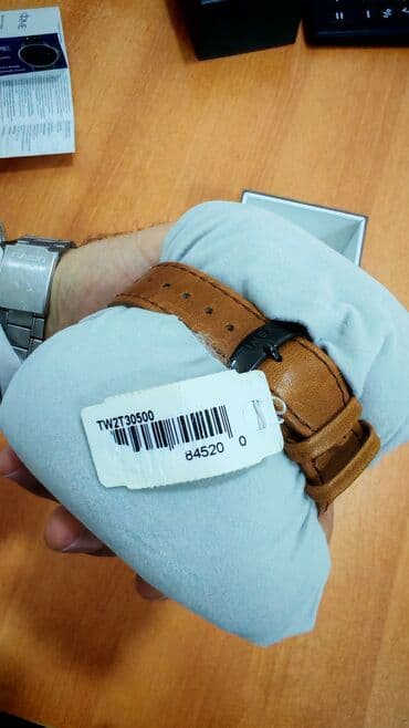 moskva univermagi qızıl saatlar: Yeni, Qol saatı, Timex — 2