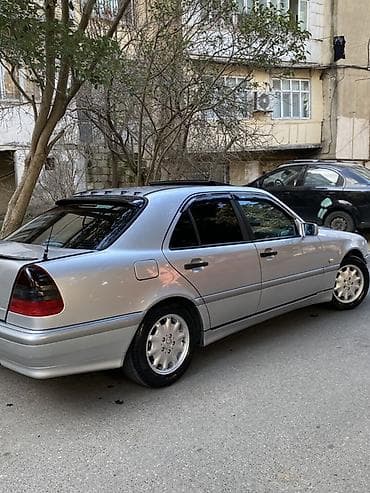 mercedes pompa: Mercedes-Benz C-Class (W202) sedan – gümüş rəng Mühərrik və ötürmə: - — 2