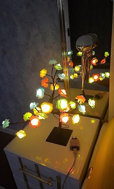 Çiçək ağacı lampası Çoxrəngli güllər şəklində lampacıqlar rəngarəng