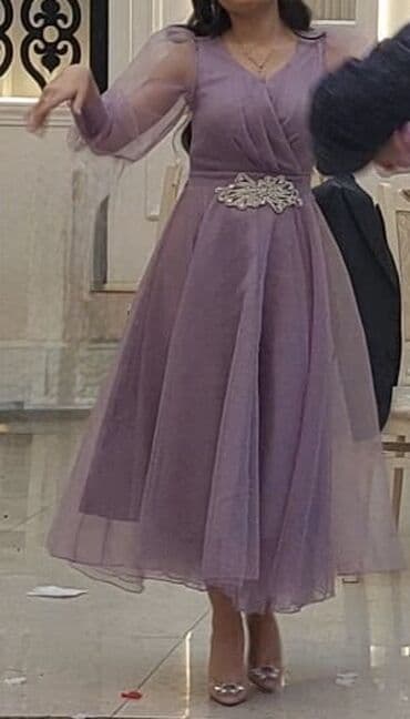 женское платье из вельвета: Bənövşəyi rəngdə, zərif dizayna malik ziyafət donu. - Uzunluq: midi — 1