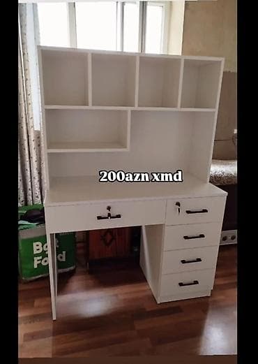 ustol ustul: Ağ rəngli iş/oxu masası vitrinli üst hissə ilə. Xüsusiyyətlər: - Üst — 1