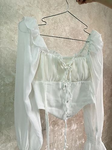 30 de facto sweatshirt: Ağ rəngli qadın bluzası 21 manata alinib 11 manata satilir. Xs-s — 1