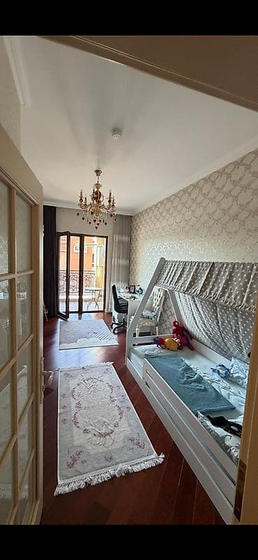 studio menziller: Genclikde IST petrolun yaninda Parkin yaninda Rosevillanin binasinda — 6