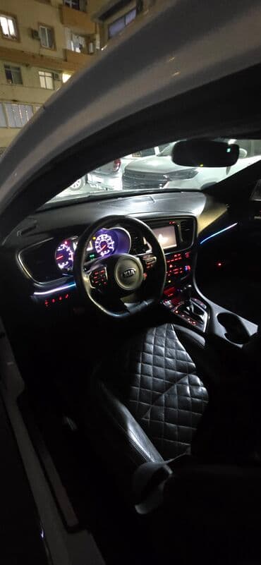 fiat doblo ölüxana: Kia Optima – ağ rəngli sedan Xarici: - Ağ kuzov, qara panoramik dam - — 3