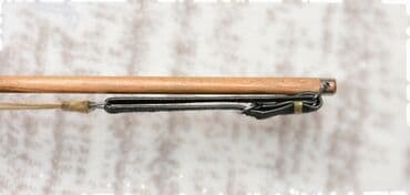 Saz: Kamança xalq çalğı aləti. Çox dəyərlidir. Üstündə çexol, əlavə simlər — 12