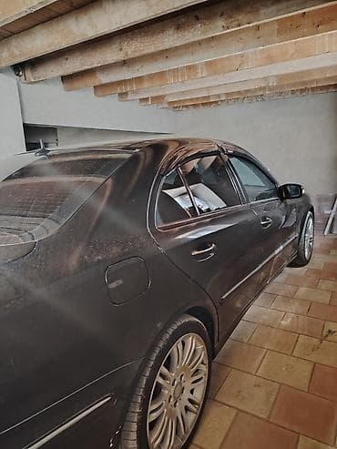 farsunka mersedes cdi 220: Mercedes-Benz E-Class: 3.2 l | 2002 il Sedan — 4