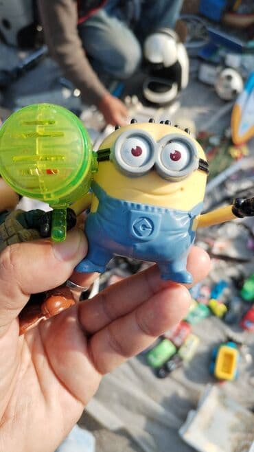 minion: Uşaq fiqurları dəsti. Hər biri 6 azn - 5 ədəd müxtəlif plastik fiqur — 2