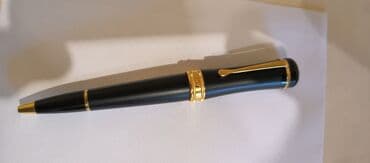 fosfor ulduz: Montblanc - Rəng: dərin qara korpus, qızılı detallarla - Material — 3