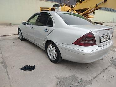 klassik maşınlar: Mercedes-Benz E 220: 2.2 l | 2001 il Sedan — 4