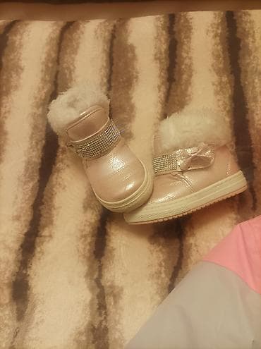 Bayram kostyumları: Usaq ayaqqabisi.cox az istifadə olunub.təzə kimidi.hec bir deffekti — 1