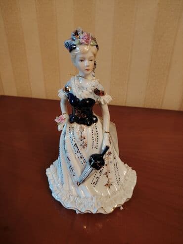 Kolleksiya üçün dekorativ əşyalar dəsti - Porselen fiqur: Zərif xanım