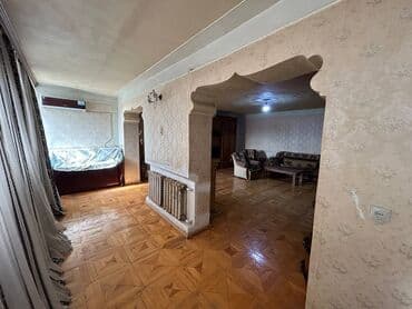 ipoteka ile satilan menziller: Bakı, 8-ci kilometr, 3 otaqlı, Köhnə tikili, m. Neftçilər, 71 kv. m — 4