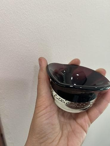 şuşe silen: Bədii şüşə qab – dekorativ külqabı. - Material: tam şüşə, içəridə — 2