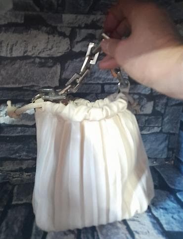 Zəncir saplı krem rəngli qadın çantası - Material: yumşaq, qat-qat