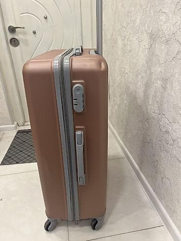 Çantalar: Çamadan Rusiyada 80 manata alinib Ölçü: Orta (M). Səyahət üçün çox — 2