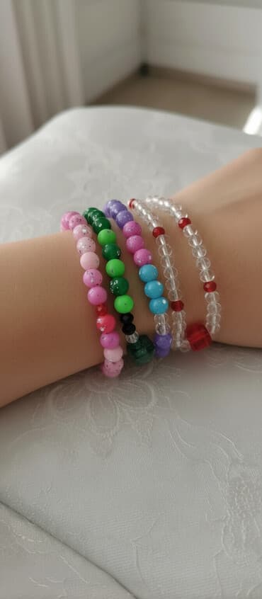 a class saatlar: Rəngarəng boncukdan hazırlanmış elastik qolbaqlar dəsti - Material — 1