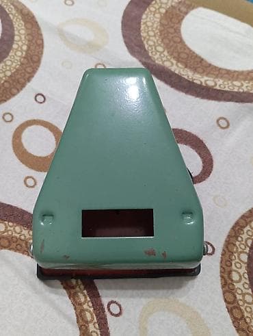 Digər ofis ləvazimatları: Məhsul: Sovet istehsalı metal dəlikdeşən (çuxur açan) Təsvir: - — 1