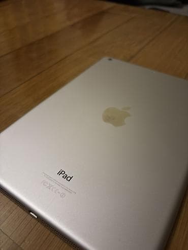 ipad mini 6 qiyməti: Apple iPad air Xüsusiyyətlər: - Rəng: Gümüş - Ekran: 9.7" Retina — 3