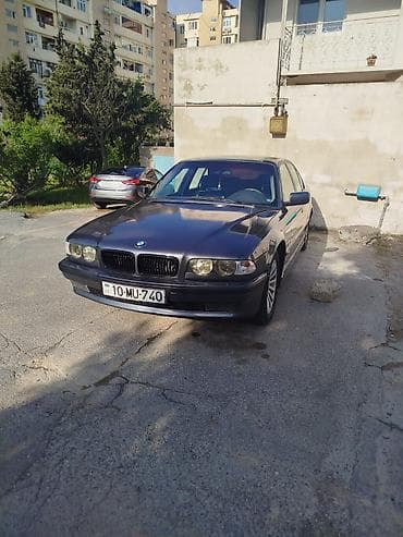 BMW 7 Series (E38) sedan - Kuzov: 4 qapılı sedan, qrafit-boz rəng -