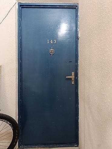 taxta qapi temiri: Mənzil üçün İşlənmiş Giriş qapısı 80x209 sm Zamok ilə, Zəmanətsiz, Ünvandan götürmə — 4