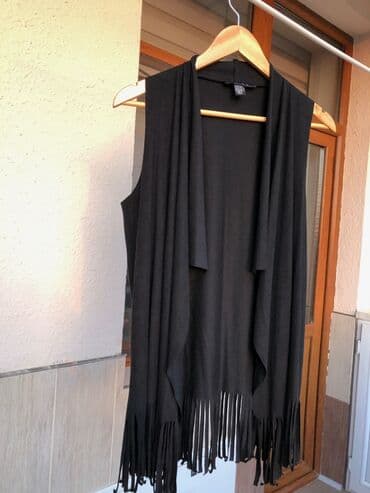 zara xs: 1dəfə geyinilib, heç bir problemi yoxdur. Nabuk (süet) material. Ölçü — 1