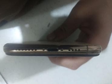 mobile phone: IPhone 11 Pro Max, 64 GB — 2