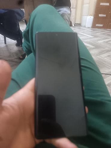 Android smartfon Xüsusiyyətlər: - Tam ekranlı, nazik çərçivəli ön