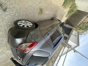 bmw e60 m: Toyota Yaris hatchback - Kuzov: 5 qapılı hatchback, tünd boz rəng - — 4