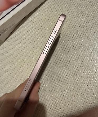 macbook retina: IPhone 15, Çəhrayı, Face ID — 4