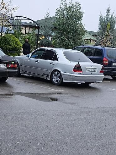 vaz 2107 qapi: Mercedes-Benz C-Sinfi (W202) sedan, gümüşü rəng. - Kuzov: 4 qapılı — 9