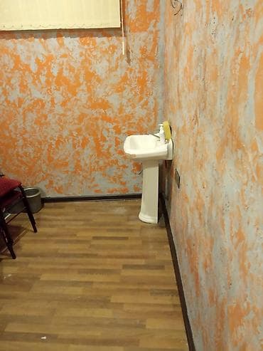 ofis kiraye verilir: Ofis sahəsi – tam mebellə - İş masaları: bir neçə ədəd qara rəngli — 5