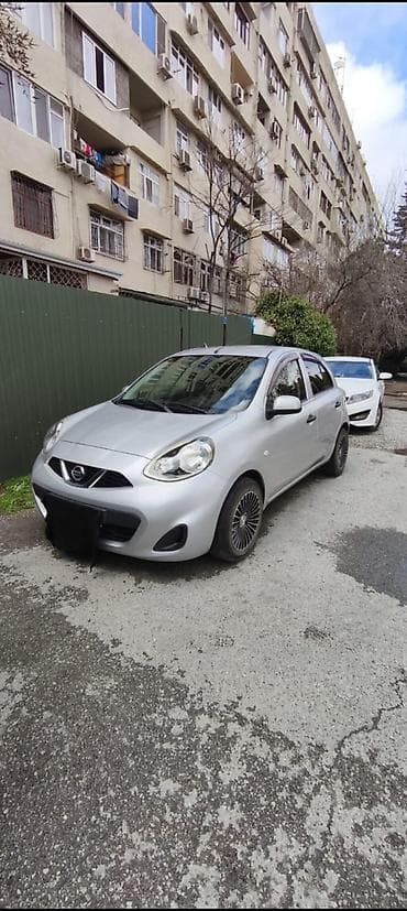 Nissan March (Micra) – gümüşü rəng, 5 qapılı hetçbek. Texniki