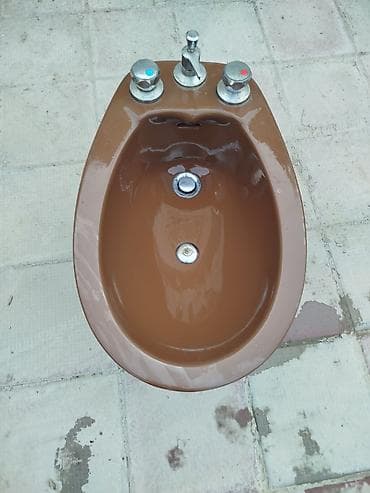 heinz kaşa: Bidet – döşəməyə quraşdırılan, keramik, qəhvəyi rəng. - Üst hissədə 3 — 3