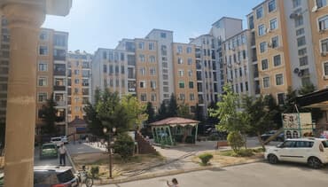 günlük ucuz kiraye evler: - Çoxmərtəbəli yaşayış kompleksində mənzil. - Geniş, səliqəli həyət — 1