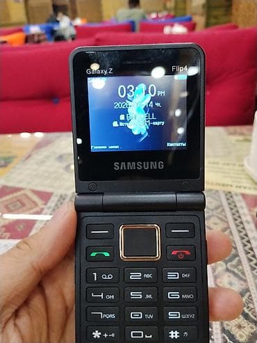 aiphone 6 plus: Samsung Galaxy Z Flip 4, 2 GB, rəng - Qızılı, Düyməli — 4