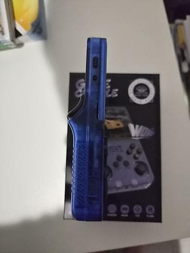 oyun konsoları: Daşınan Retro Oyun Konsolu – mavi şəffaf korpus Xüsusiyyətlər: - — 3