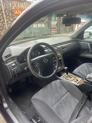 210 mersedes: Mercedes-Benz E 220: 2.2 l | Sedan — 3