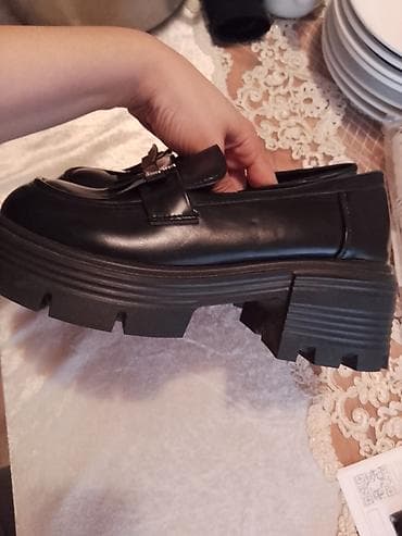Женская обувь: Qadın loaferləri – qalın traktorlu daban - Rəng: qara - Üst hissə — 2