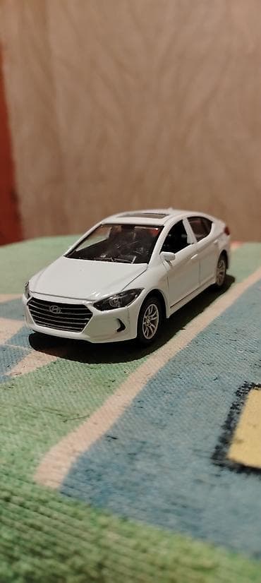 Wekilde Gorduyunuz Ağ Elantra 2016-dan 2018 kimi Olan Modelidi Satiram — 1