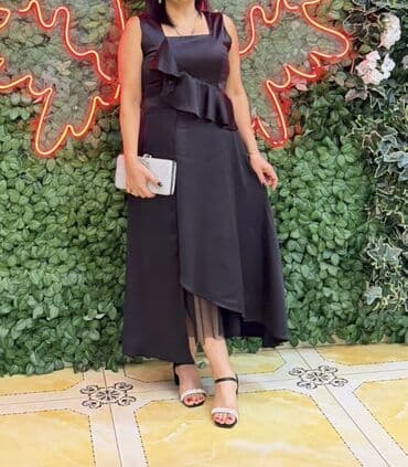 çiyni açıq donlar: Zərif qara ziyafət geyimi - Model: qolsuz, kvadrat yaxalı - Parça — 2