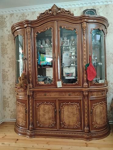 klassik metbex mebeli: Klassik üslubda iri vitrin-bufet - Material: təbii ağac əsasında, qoz — 3
